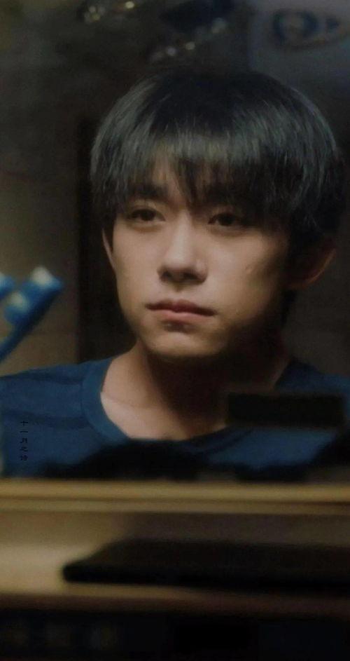 易烊千玺默默吃瓜爆料视频,揭秘娱乐圈不为人知的一面  第2张 易烊千玺默默吃瓜爆料视频,揭秘娱乐圈不为人知的一面  第2张