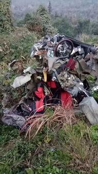 车祸死亡爆料新闻报道稿,车祸夺命,现场惨烈,遇难者身份引关注”